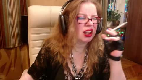Snapshot of norma_gin chatting on 11-19-25, 10:10 miss Tress online show from 11-19-25, 10:10