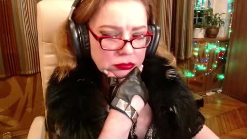 Snapshot of norma_gin chatting on 12-14-25, 10:36 miss Tress online show from 12-14-25, 10:36
