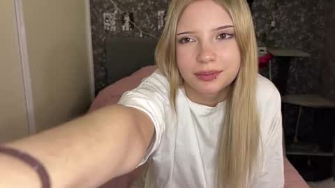 Snapshot of normandifiore chatting on 03-25-26, 03:07 Sofia online show from 03-25-26, 03:07