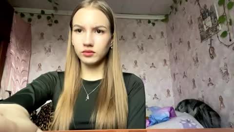 Lina online show from 09-16-25, 06:14