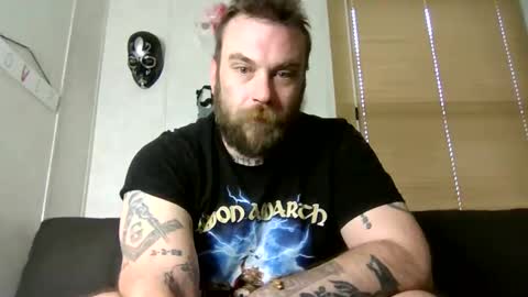 Snapshot of norsirish chatting on 10-26-25, 01:17 norsirish online show from 10-26-25, 01:17