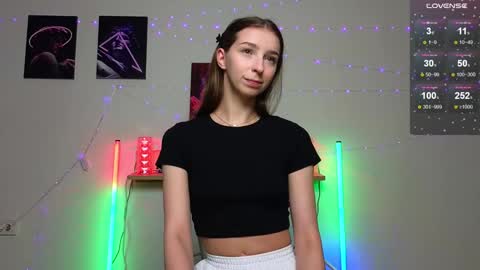 Snapshot of not_yourtoy chatting on 12-13-24, 02:16 Hello My name is Helene NTMU Finger up if u like what u see online show from 12-13-24, 02:16