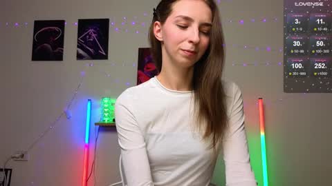 Snapshot of not_yourtoy chatting on 12-28-24, 02:32 Hello My name is Helene NTMU Finger up if u like what u see online show from 12-28-24, 02:32