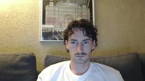 Snapshot of notenic chatting on 10-18-25, 11:05 Notenic online show from 10-18-25, 11:05