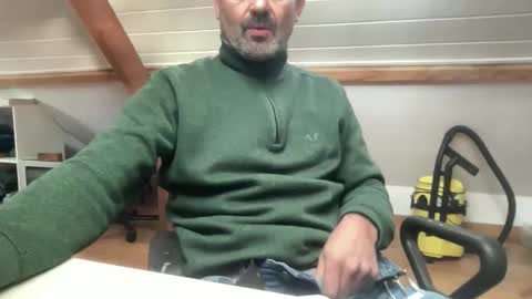 noux69 online show from 11-17-25, 01:28