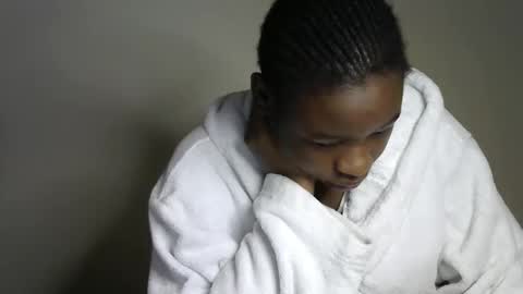 Snapshot of novaah chatting on 12-17-25, 01:11 novaah online show from 12-17-25, 01:11