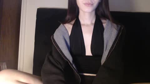 Olivia online show from 02-11-25, 06:19