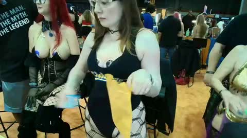Snapshot of novaharper chatting on 04-10-26, 10:25 Nova Harper online show from 04-10-26, 10:25