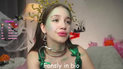 Snapshot of now_you_know chatting on 10-30-25, 01:07 Dina online show from 10-30-25, 01:07