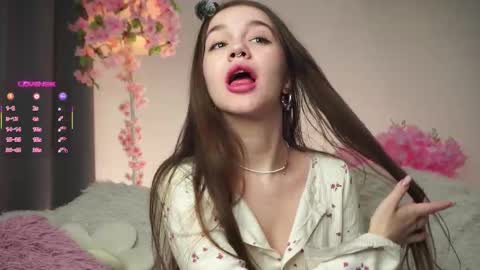 Snapshot of now_you_know chatting on 11-11-25, 01:27 Dina online show from 11-11-25, 01:27