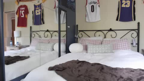 Snapshot of nptv88 chatting on 10-06-25, 05:21 Nick and Tiffany online show from 10-06-25, 05:21