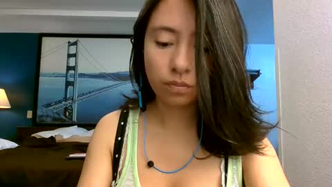 Snapshot of nudecosmetics chatting on 10-23-25, 08:18 Gigi Bloom online show from 10-23-25, 08:18