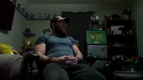 Snapshot of number1dad_ chatting on 09-15-25, 03:39 Awwwww Hey Sweetie Pies. Welcome To The Sweetie Pie Lounge. Enjoy The Dad-Cast. SweetCorny Fun-loving Dad Talk. online show from 09-15-25, 03:39