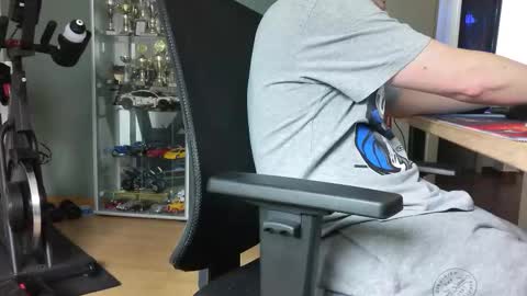 Snapshot of numlove chatting on 10-20-25, 10:16 Slave for Mistress and Master online show from 10-20-25, 10:16