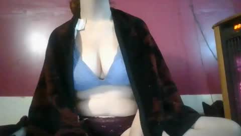 Snapshot of nuthin2cee chatting on 12-04-25, 05:17 nuthin2cee online show from 12-04-25, 05:17