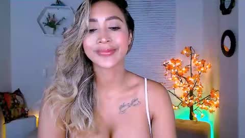 Nycole online show from 12-02-24, 04:53