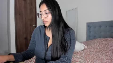 Snapshot of nykhor_paul chatting on 04-24-26, 01:19 Vanessa online show from 04-24-26, 01:19