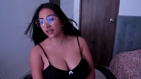 Snapshot of nykhor_paul chatting on 06-22-26, 10:07 Vanessa online show from 06-22-26, 10:07