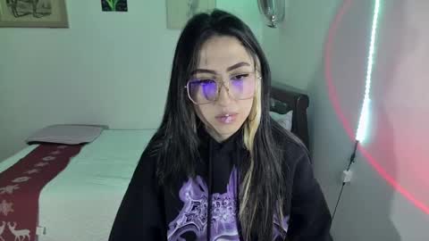 Snapshot of nymph_frida chatting on 12-13-24, 03:27 Frida online show from 12-13-24, 03:27