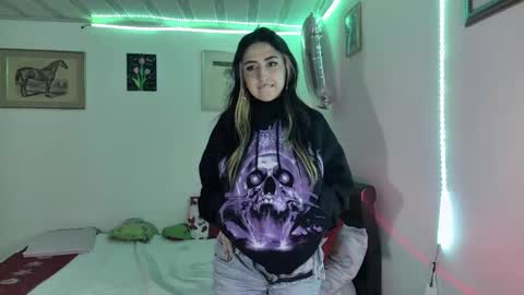 Snapshot of nymph_frida chatting on 12-18-24, 06:21 Frida online show from 12-18-24, 06:21