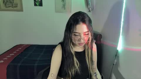 Snapshot of nymph_frida chatting on 01-03-25, 07:27 Frida online show from 01-03-25, 07:27