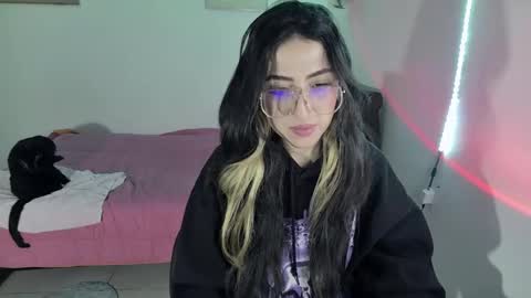 Snapshot of nymph_frida chatting on 02-06-25, 07:13 Frida online show from 02-06-25, 07:13