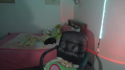 Snapshot of nymph_frida chatting on 10-01-25, 06:52 Frida online show from 10-01-25, 06:52