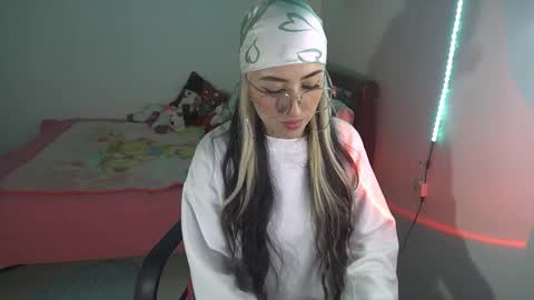 Snapshot of nymph_frida chatting on 11-07-25, 05:29 Frida online show from 11-07-25, 05:29