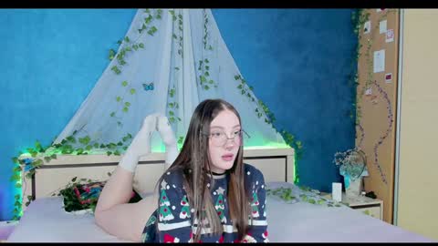 Snapshot of nymphalean chatting on 12-17-24, 07:37 Kat online show from 12-17-24, 07:37