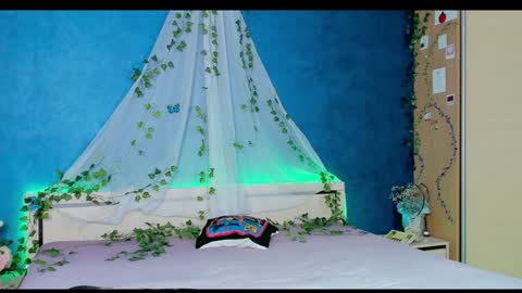 Snapshot of nymphalean chatting on 12-20-24, 10:00 Kat online show from 12-20-24, 10:00