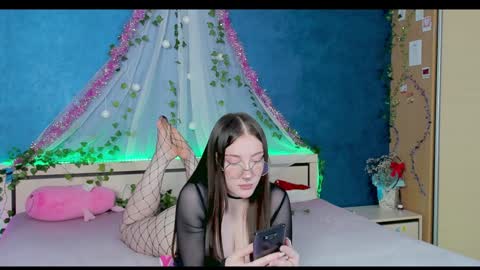 Snapshot of nymphalean chatting on 01-04-25, 08:59 Kat online show from 01-04-25, 08:59