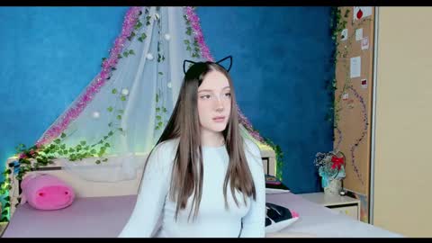 Snapshot of nymphalean chatting on 01-12-25, 06:59 Kat online show from 01-12-25, 06:59
