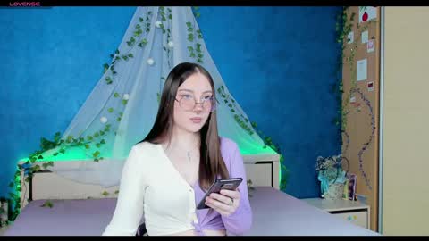Snapshot of nymphalean chatting on 01-22-25, 06:52 Kat online show from 01-22-25, 06:52