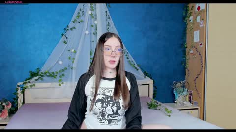 Snapshot of nymphalean chatting on 01-28-25, 07:00 Kat online show from 01-28-25, 07:00