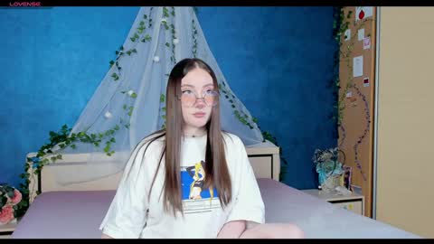 Snapshot of nymphalean chatting on 01-29-25, 06:50 Kat online show from 01-29-25, 06:50