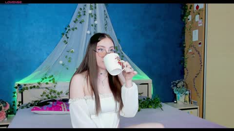 Snapshot of nymphalean chatting on 02-06-25, 06:24 Kat online show from 02-06-25, 06:24