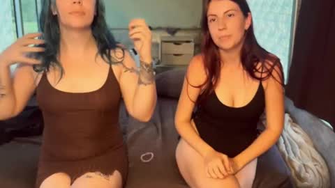 Snapshot of nympharabelle chatting on 10-18-25, 06:37 Creamy Grapefruit online show from 10-18-25, 06:37