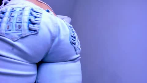 xionela gates online show from 10-06-25, 07:33