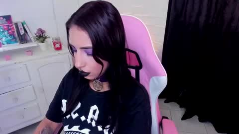 Snapshot of nyx_blackmoon chatting on 10-06-25, 01:30 Nyx BlackMoon online show from 10-06-25, 01:30