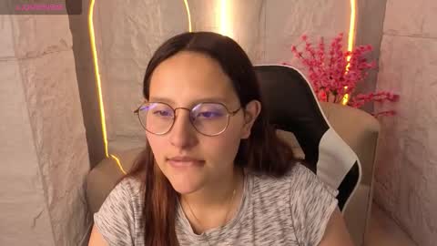 Snapshot of nyx_tamy_tx chatting on 10-08-25, 01:31 Online 800 to 1400 online show from 10-08-25, 01:31