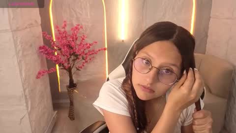 Snapshot of nyx_tamy_tx chatting on 10-14-25, 01:01 Online 800 to 1400 online show from 10-14-25, 01:01