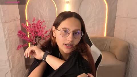 Snapshot of nyx_tamy_tx chatting on 10-20-25, 01:00 Online 800 to 1400 online show from 10-20-25, 01:00