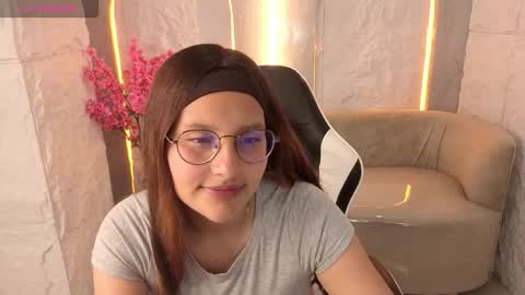 Snapshot of nyx_tamy_tx chatting on 10-29-25, 03:20 Online 800 to 1400 online show from 10-29-25, 03:20