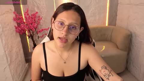 Snapshot of nyx_tamy_tx chatting on 10-30-25, 03:19 Online 800 to 1400 online show from 10-30-25, 03:19