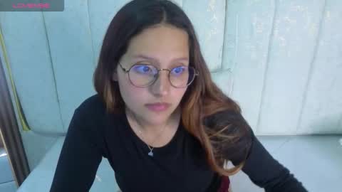 Snapshot of nyx_tamy_tx chatting on 10-31-25, 04:08 Online 800 to 1400 online show from 10-31-25, 04:08