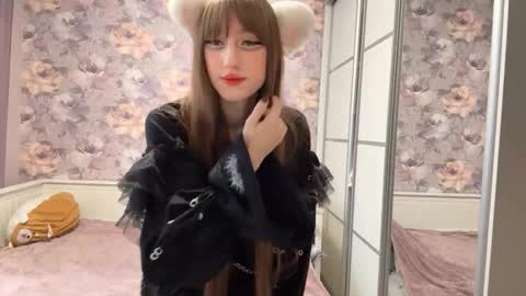 Snapshot of nyxora chatting on 01-16-26, 12:42 Mary online show from 01-16-26, 12:42