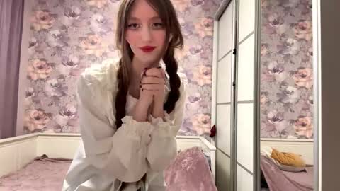 Snapshot of nyxora chatting on 02-02-26, 01:54 Mary online show from 02-02-26, 01:54