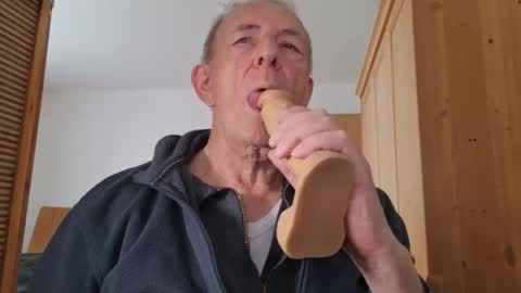 obediently77 online show from 05-06-26, 09:58
