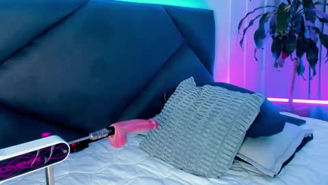 Snapshot of obsessions_of_lua chatting on 02-25-26, 01:26 Lua bohareal online show from 02-25-26, 01:26