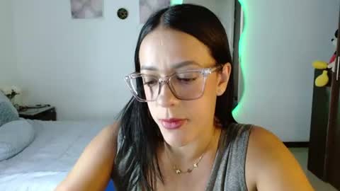 Snapshot of obsidian_love1 chatting on 07-18-26, 01:43 obsidian_love1 online show from 07-18-26, 01:43
